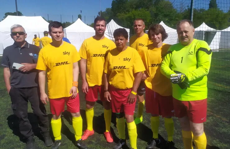 Tým ve žlutých dresech